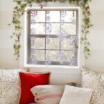 awesome-christmas-window-decor-ideas-55-554x738